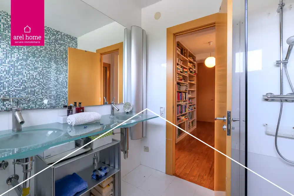 Bathroom of Houses for sale in Sant Just Desvern  with Heating, Private garden and Parquet flooring