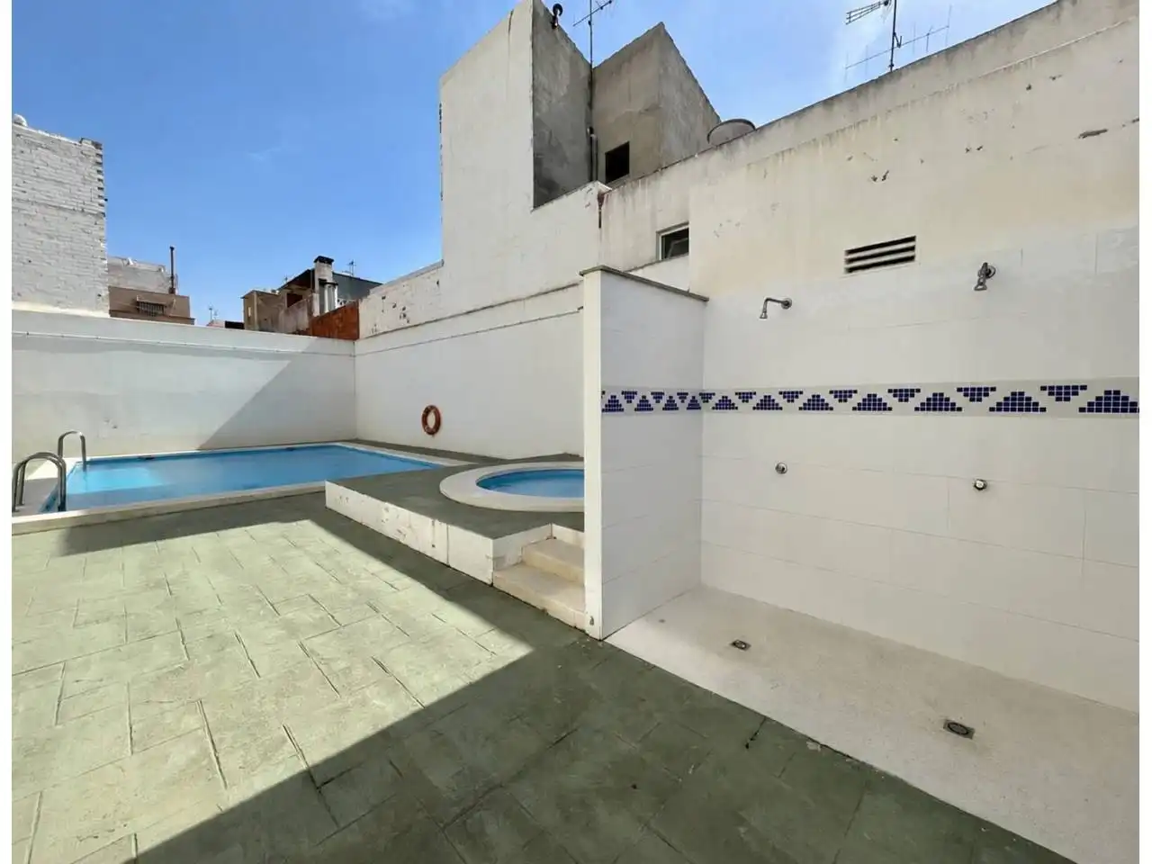 Pis amb piscina en venda a Calle Ribesalbes