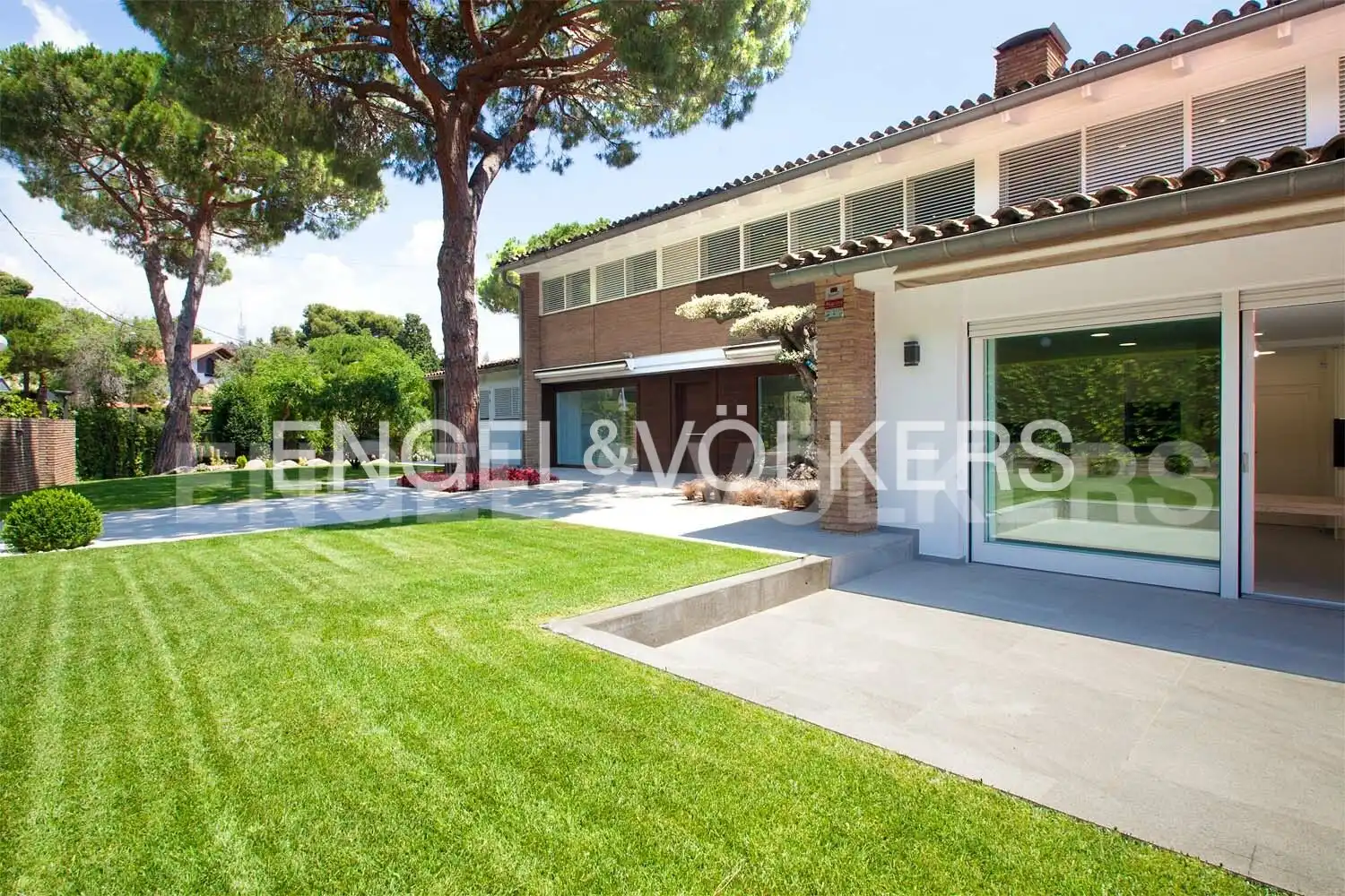 Vista exterior de Casa o xalet de lloguer en Barcelona amb Aire condicionat, Calefacció i Jardí privat