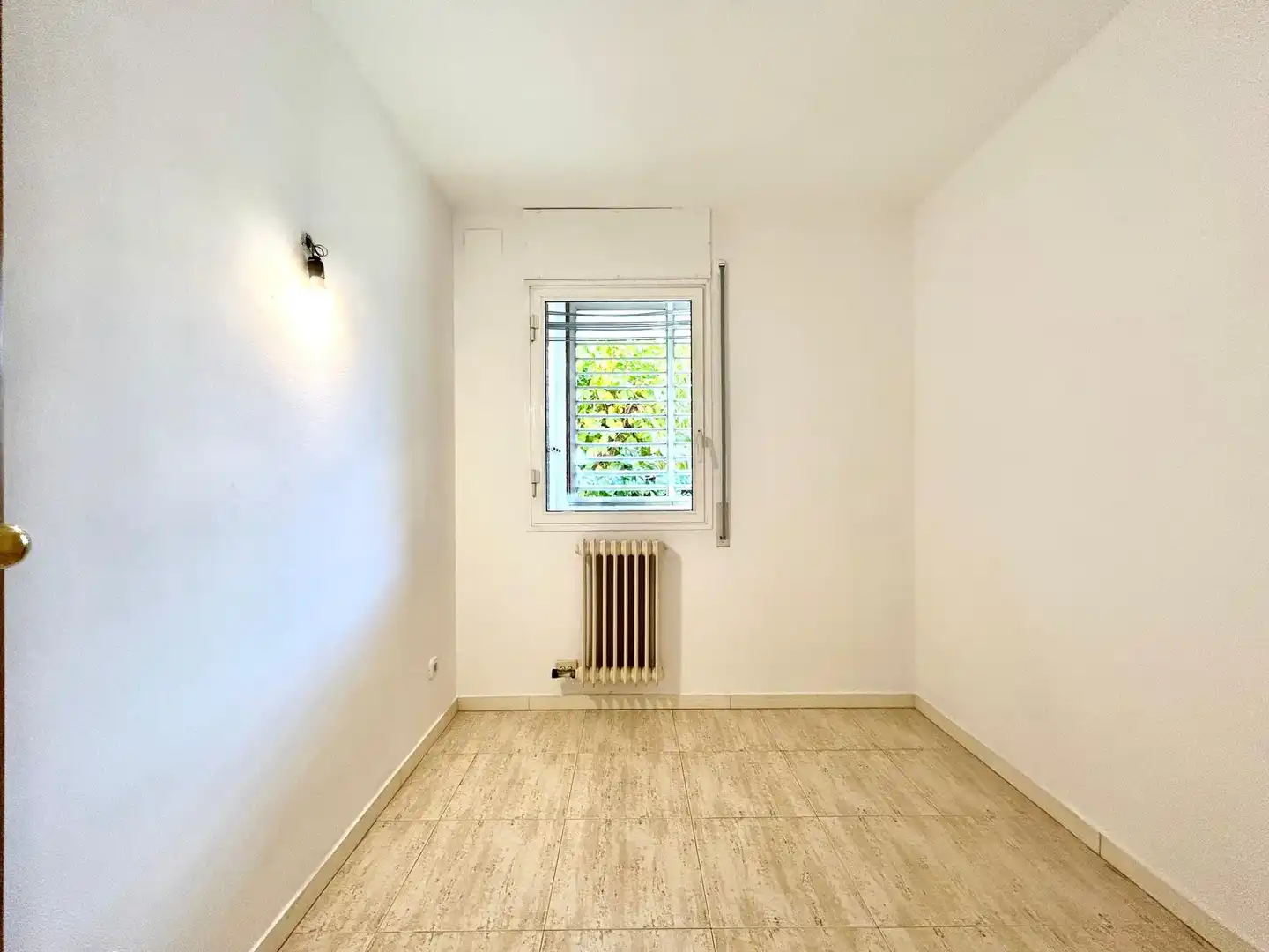 Schlafzimmer von Erdgeschoss zur Miete in Girona mit Heizung und Ofen