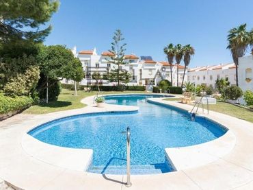 Reihenhaus mit Pool zum Verkauf in Urb. Cortijo de Torrequebrada