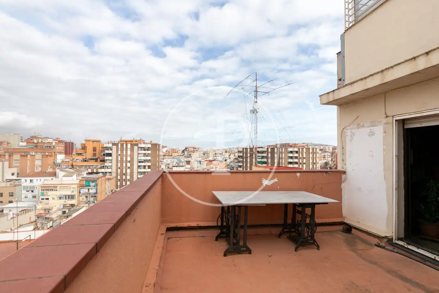 Terraza de Ático en venta en L'Hospitalet de Llobregat con Calefacción, Terraza y Trastero
