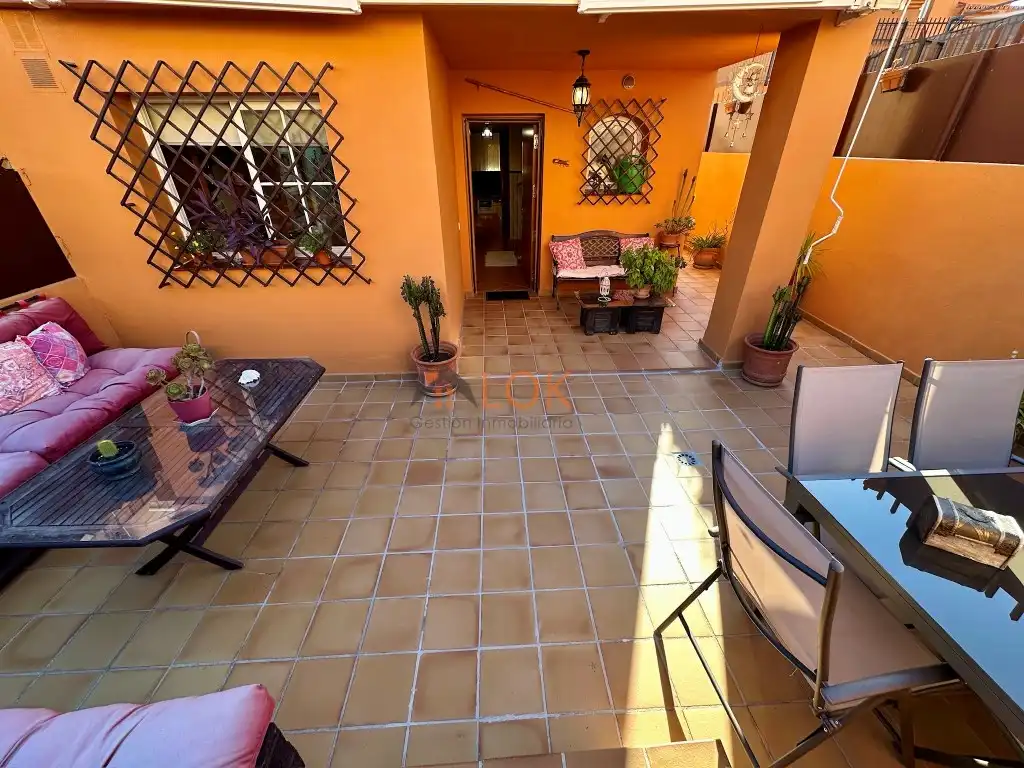 Casa en venta en Calle Pepa Flores González