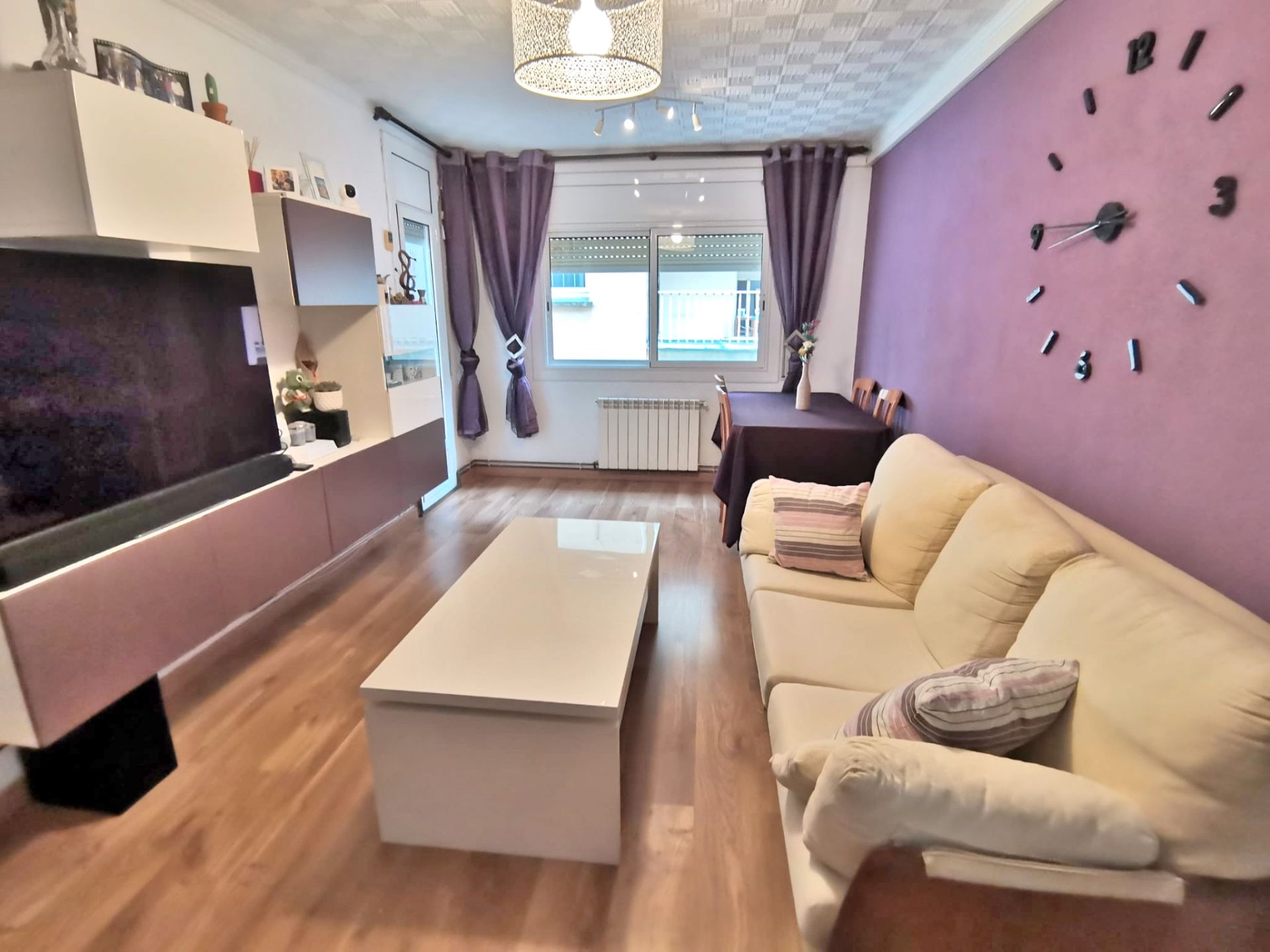 Sala d'estar de Pis en venda en Cerdanyola del Vallès amb Aire condicionat, Calefacció i Parquet