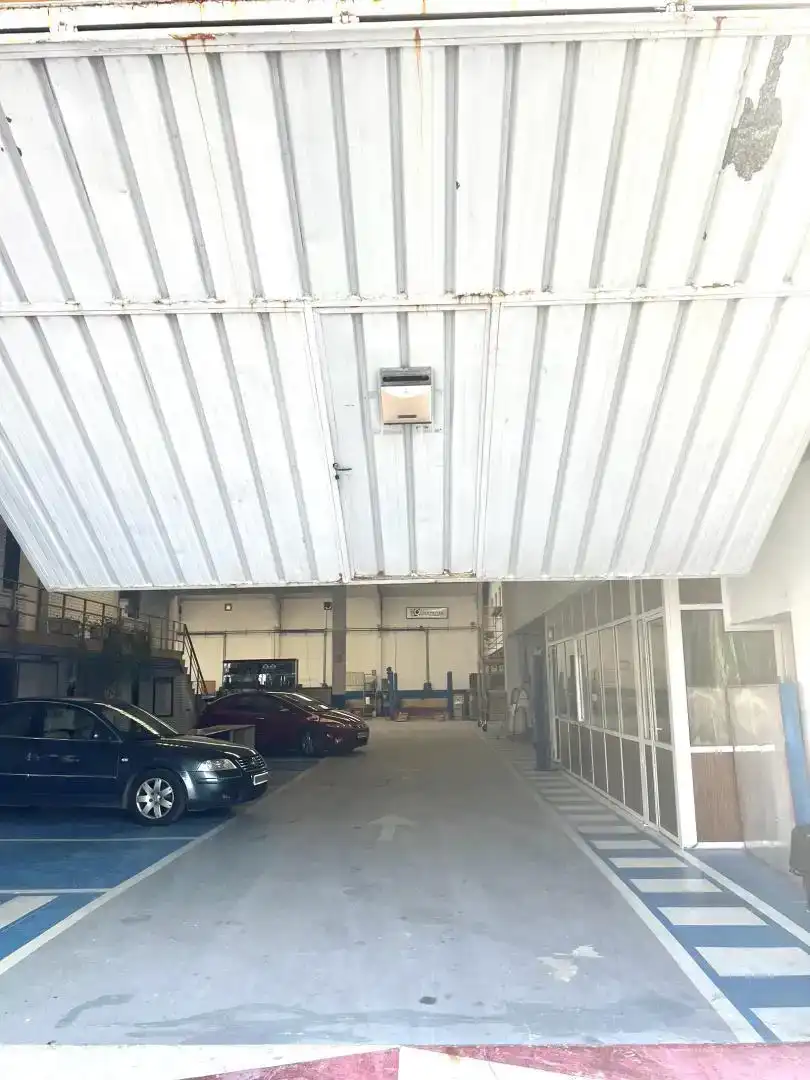 Parkplatz von Fabrikhallen zur Miete in Valladolid