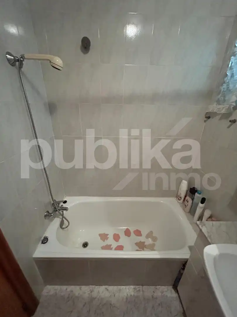 Bany de Pis en venda en Santa Pola amb Aire condicionat, Terrassa i Moblat