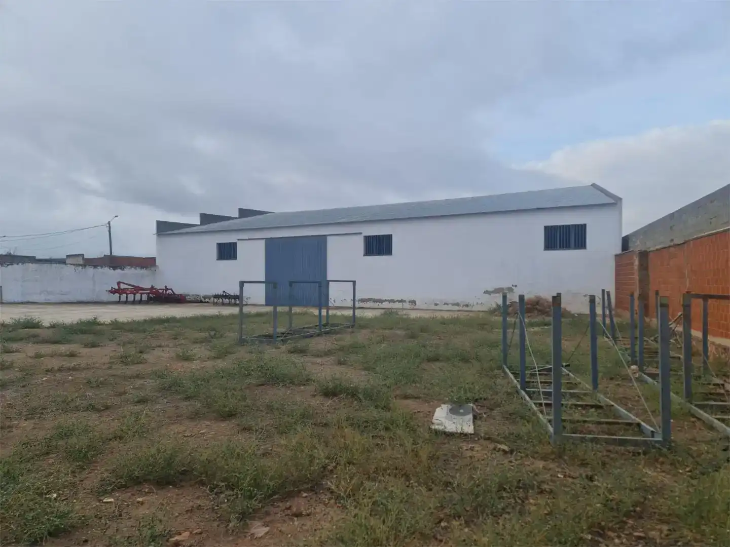 Außenansicht von Fabrikhallen zur Miete in Guareña, Badajoz