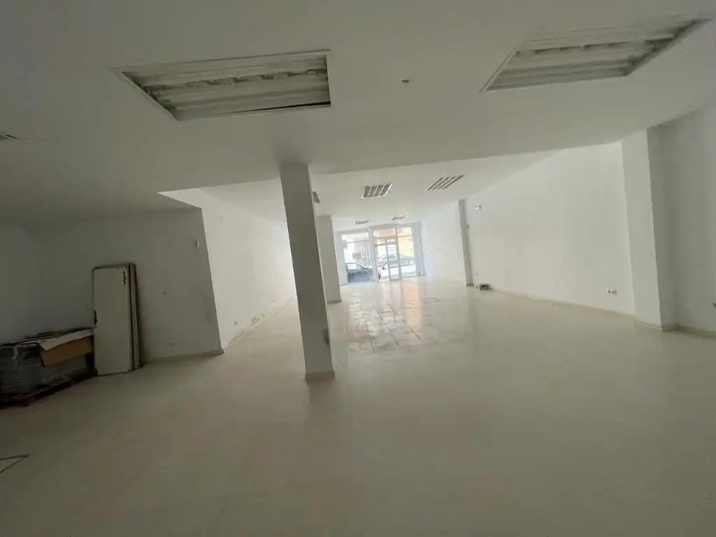 Local comercial en venta en Avenida Primero de Mayo, imagen 8