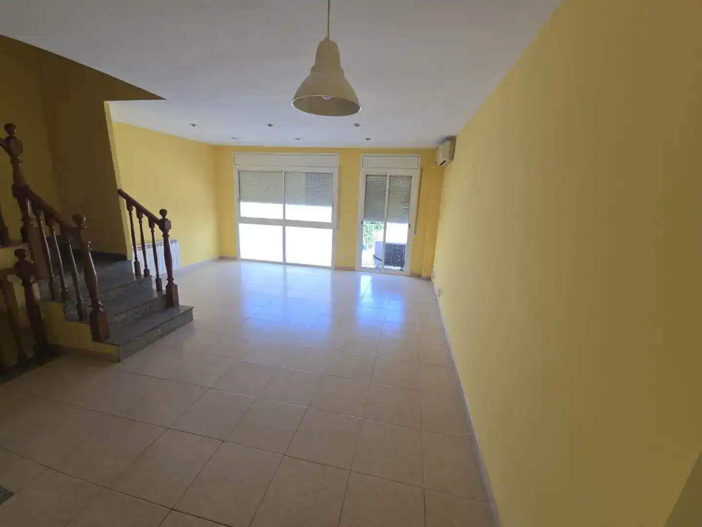 Einfamilien-Reihenhaus zum Verkauf in Mataró mit Klimaanlage und Balkon