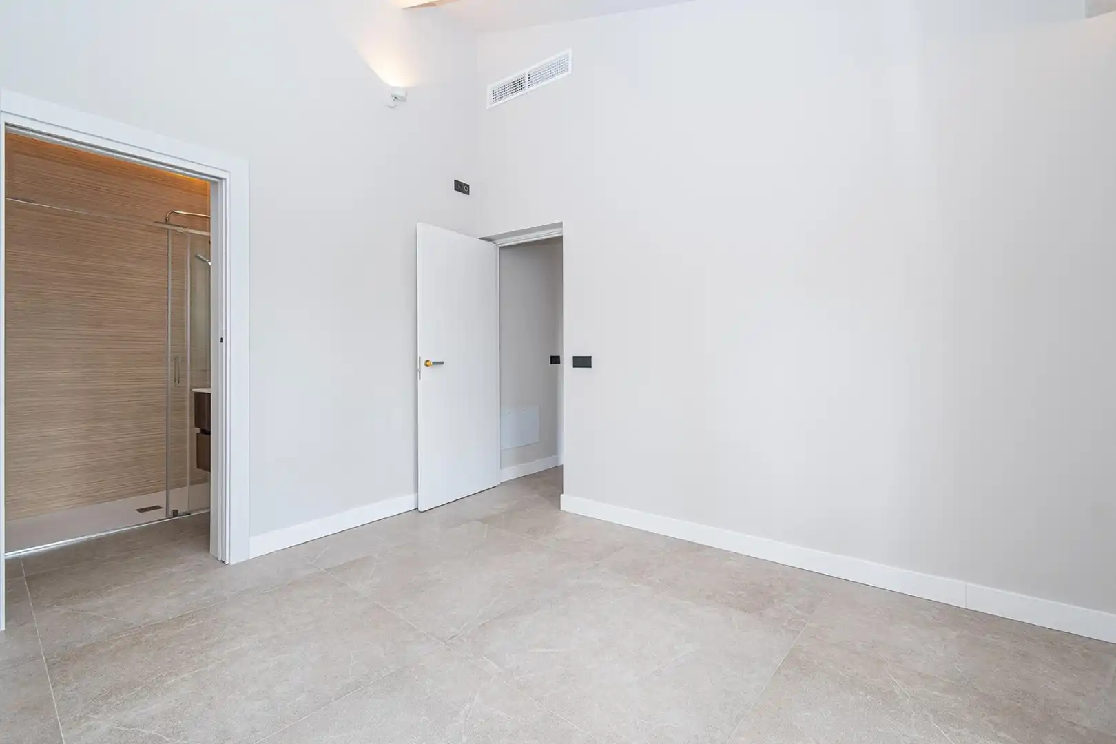 Ground floor for rent in Selva  with Air Conditioner, Heating and Terrace