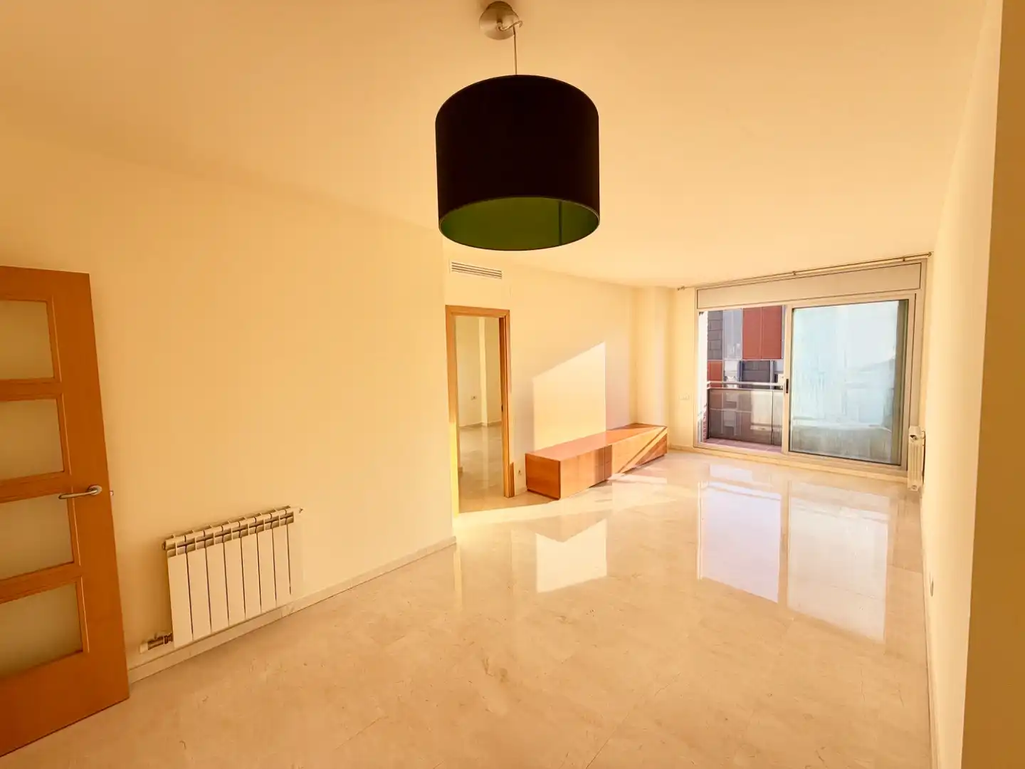 Living room of Flat for rent in  Barcelona Capital  with Air Conditioner, Terrace and Balcony