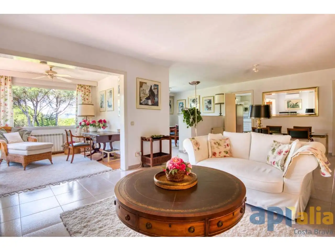 House with pool for sale in Avenida del Canigó, imagen 8