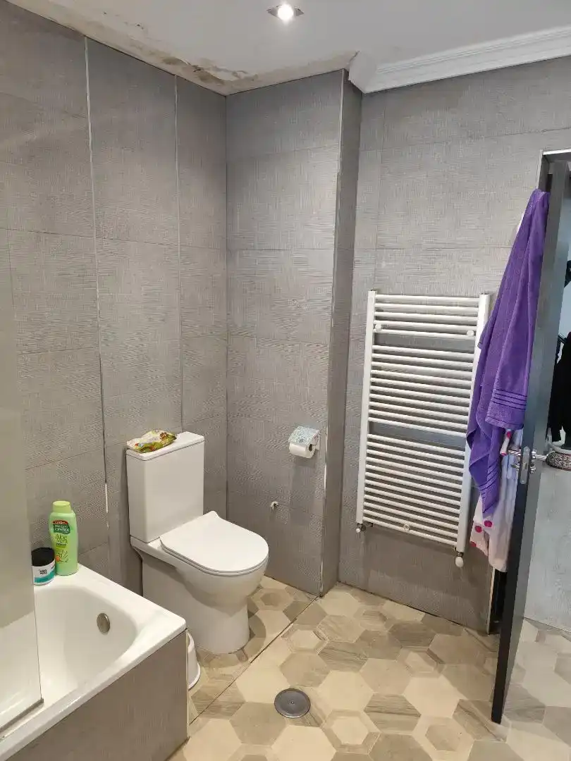 Bany de Pis en venda en Jamilena amb Aire condicionat i Balcó