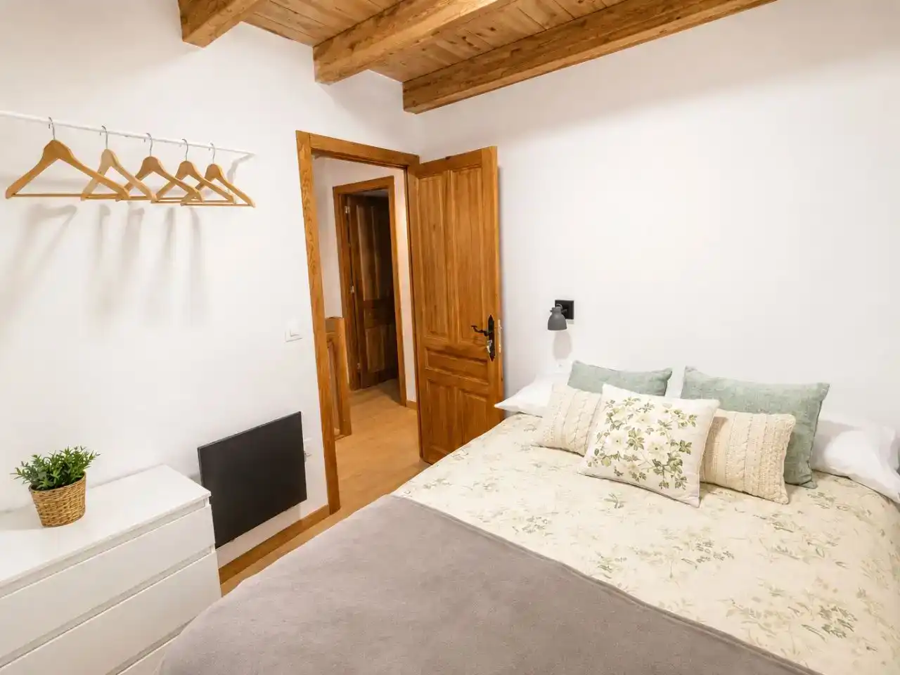Habitación de Casa adosada en venta en Cangas de Onís con Balcón