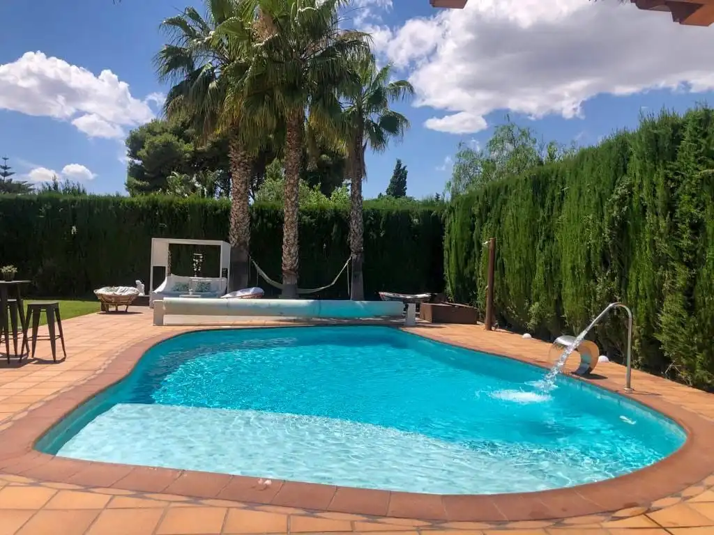 Piscina de Casa o chalet en venta en Elda con Aire acondicionado, Calefacción y Jardín privado
