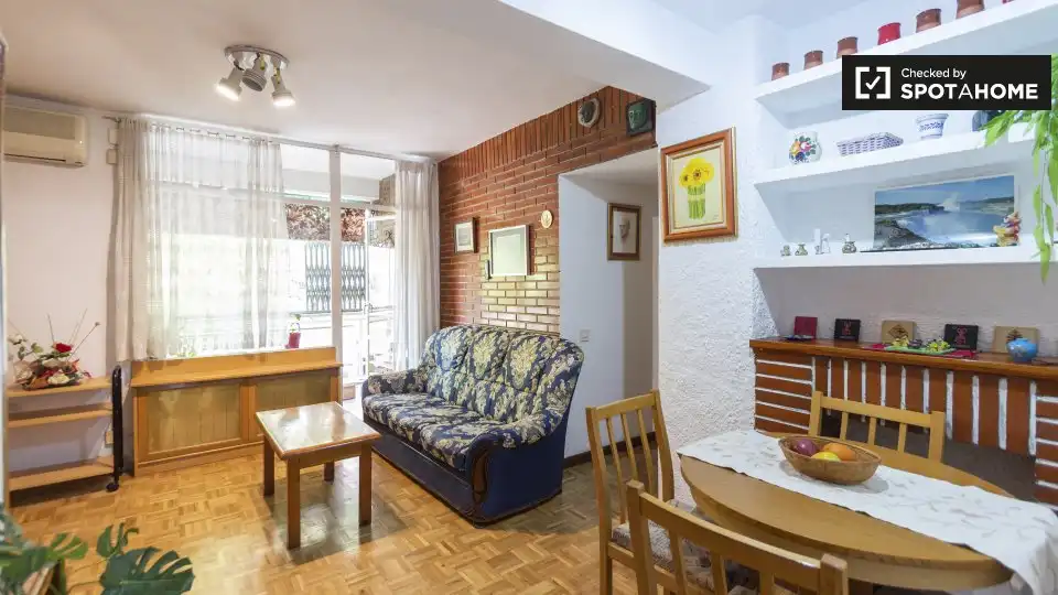 Sala d'estar de Apartament per a compartir en Madrid amb Aire condicionat i Terrassa