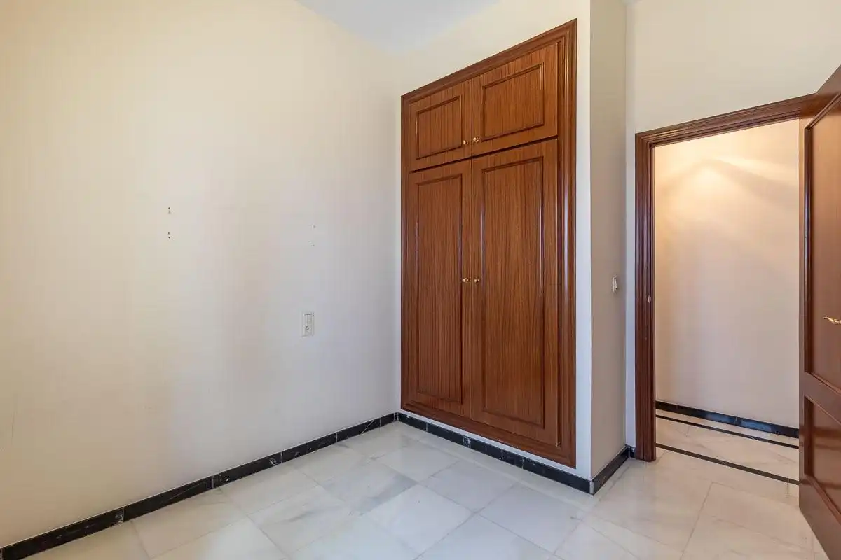 Flat for rent in Granada  with Air Conditioner and Heating