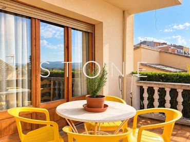 Doppelhaushälfte mit Balkon zum Verkauf in Carrer Carrer Escut Emporità