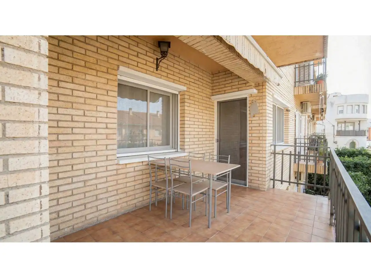 Vista exterior de Casa adosada en venta en Ripollet con Aire acondicionado, Calefacción y Jardín privado
