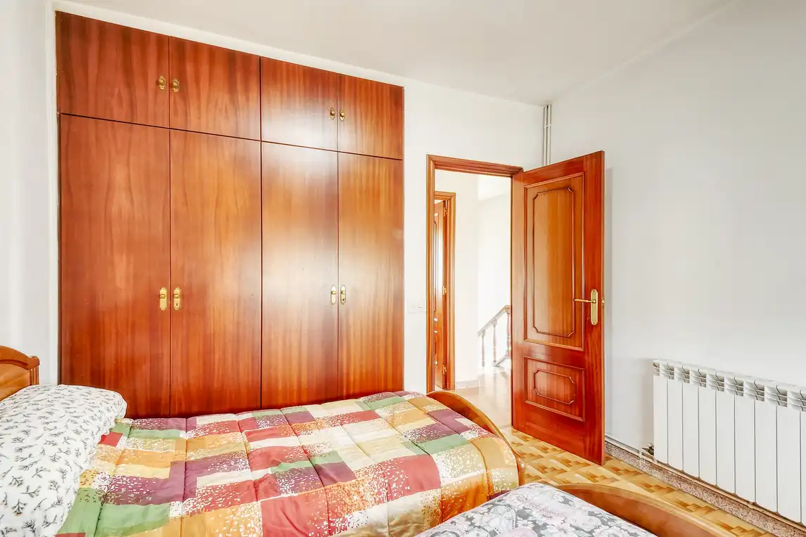 Dormitori de Casa o xalet en venda en Baralla amb Calefacció, Jardí privat i Terrassa