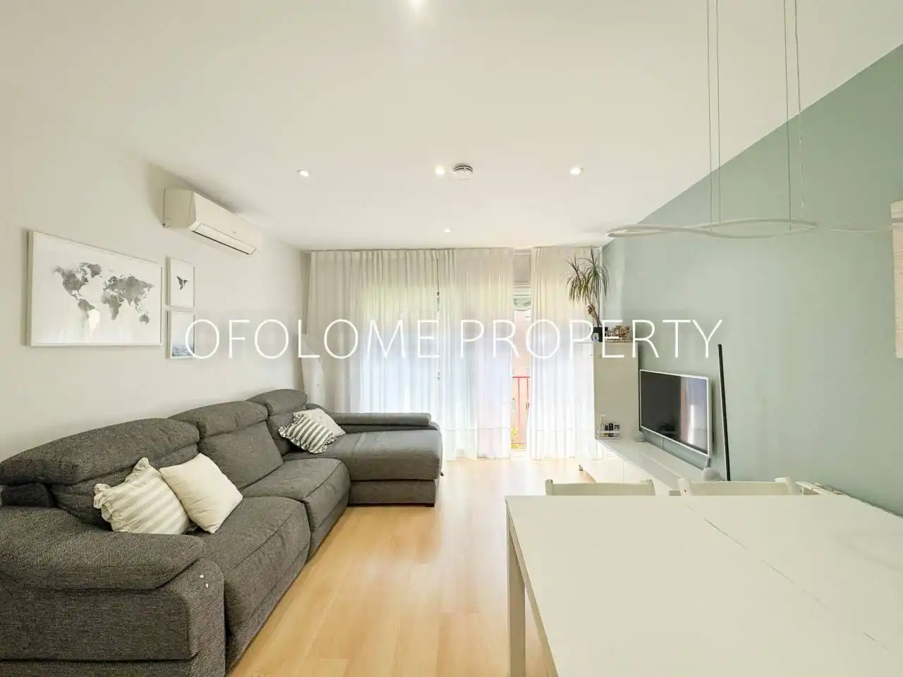 Living room of Flat for sale in Sabadell  with Parquet flooring and Balcony