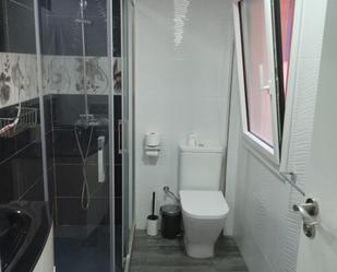 Bathroom of Flat to rent in  Almería Capital  with Air Conditioner, Private garden and Terrace