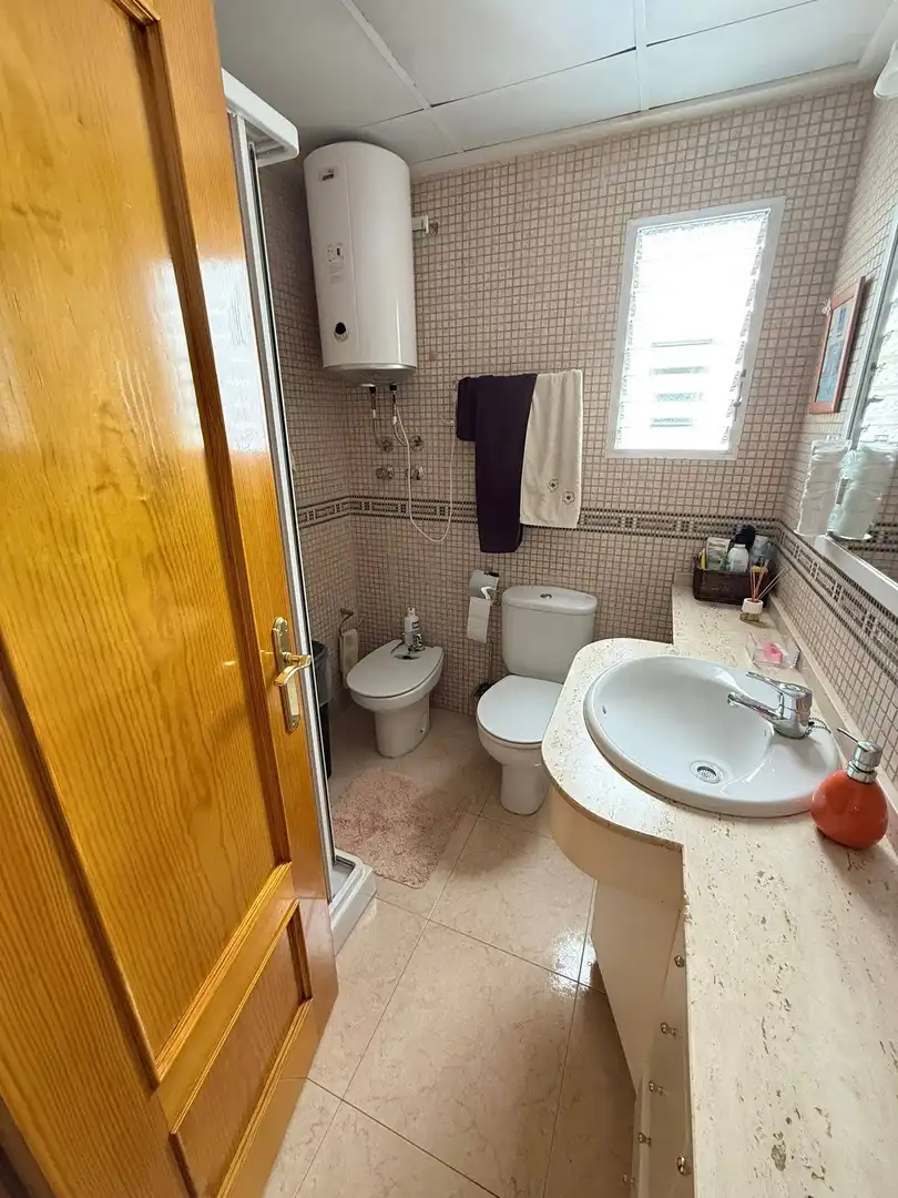 Bany de Apartament en venda en San Pedro del Pinatar amb Aire condicionat, Terrassa i Moblat
