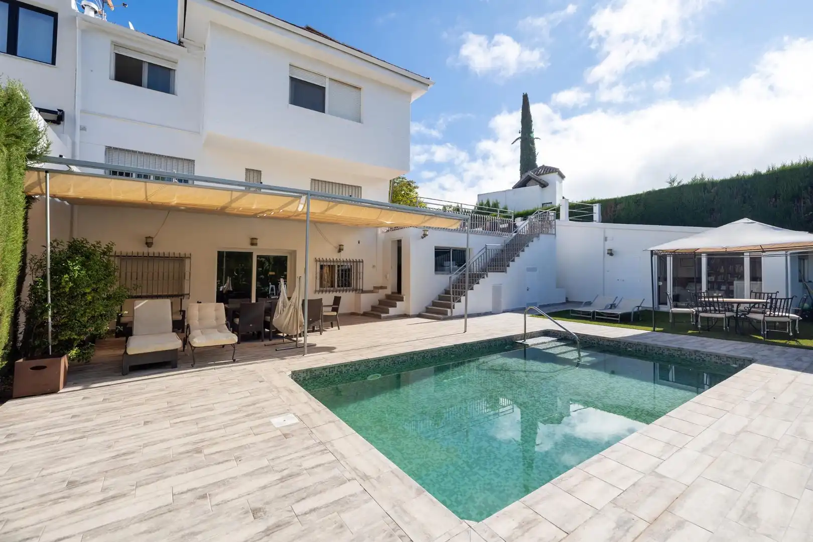 Chalet con piscina en venta en Genil, imagen 2