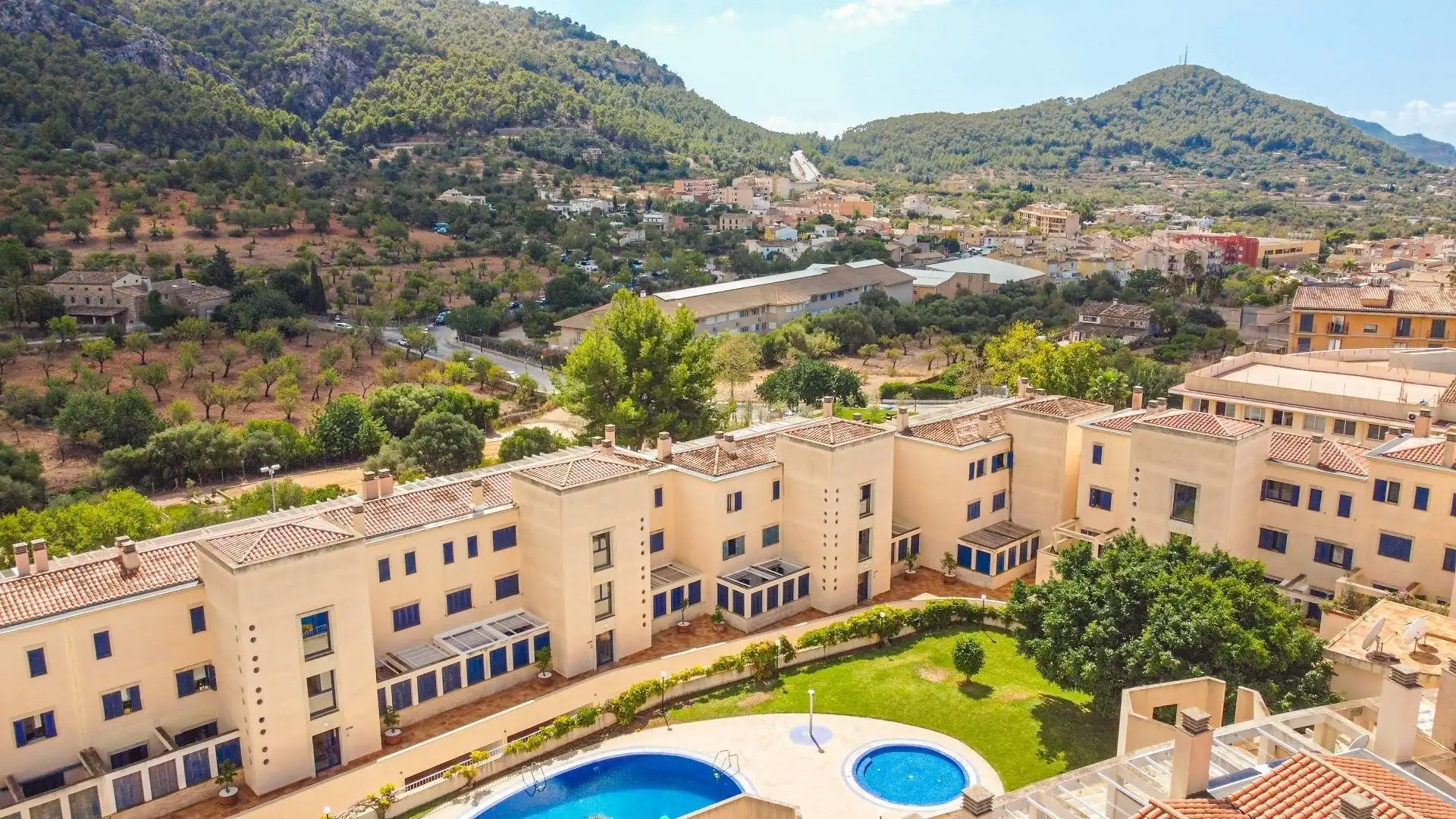 Vista exterior de Pis en venda en Andratx amb Calefacció, Jardí privat i Terrassa