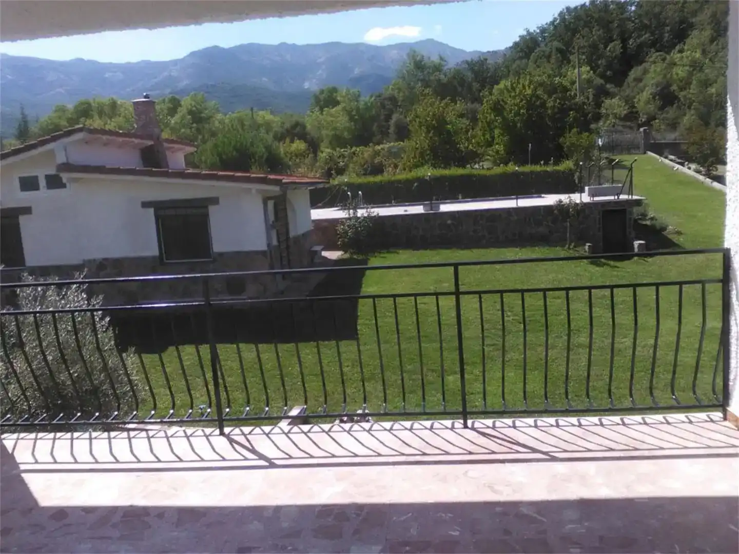 Terraza de Casa o chalet de alquiler en Navaluenga con Jardín privado, Amueblado y Balcón