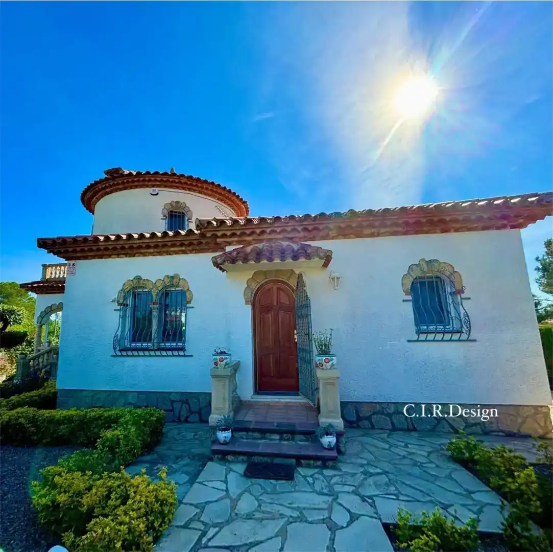 Vista exterior de Casa o chalet en venta en Mont-roig del Camp con Aire acondicionado, Piscina y Balcón