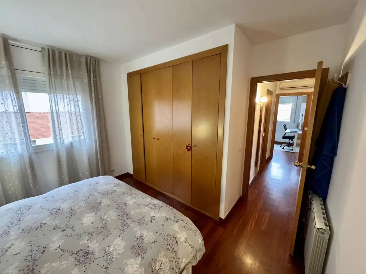 Dormitori de Pis en venda en Cerdanyola del Vallès amb Parquet, Terrassa i Piscina comunitària