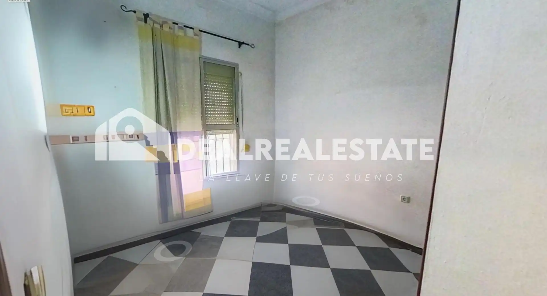 Houses for sale in Brenes  with Air Conditioner, Terrace and Storage room