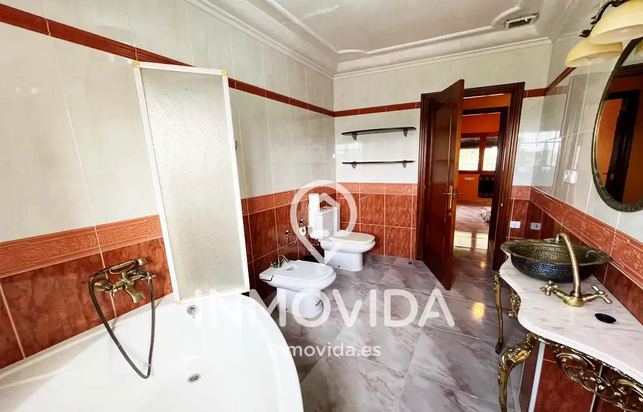 Bany de Casa o xalet en venda en Xàtiva amb Aire condicionat, Terrassa i Traster