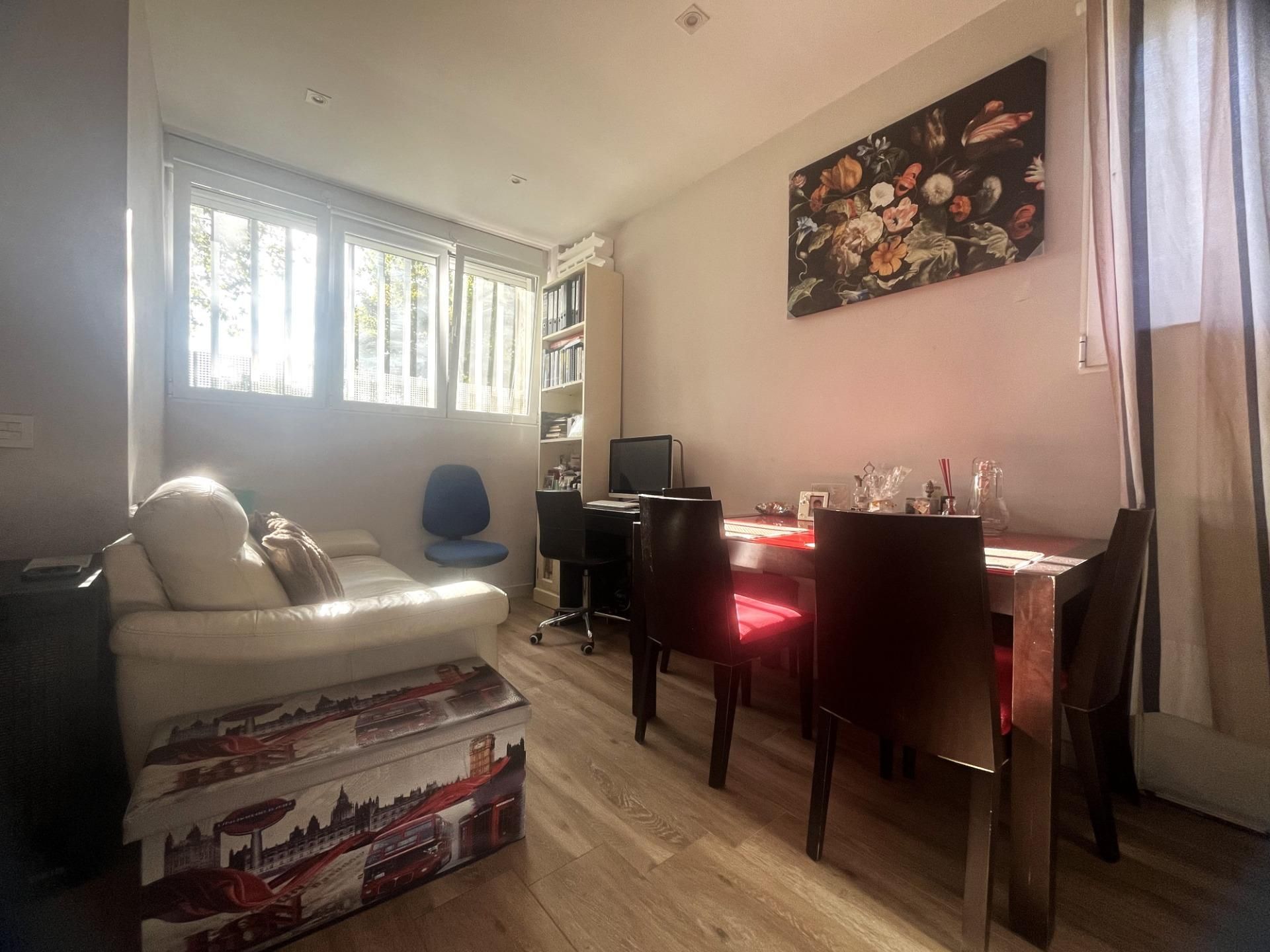 Sala d'estar de Estudi en venda en  Madrid Capital amb Aire condicionat i Calefacció