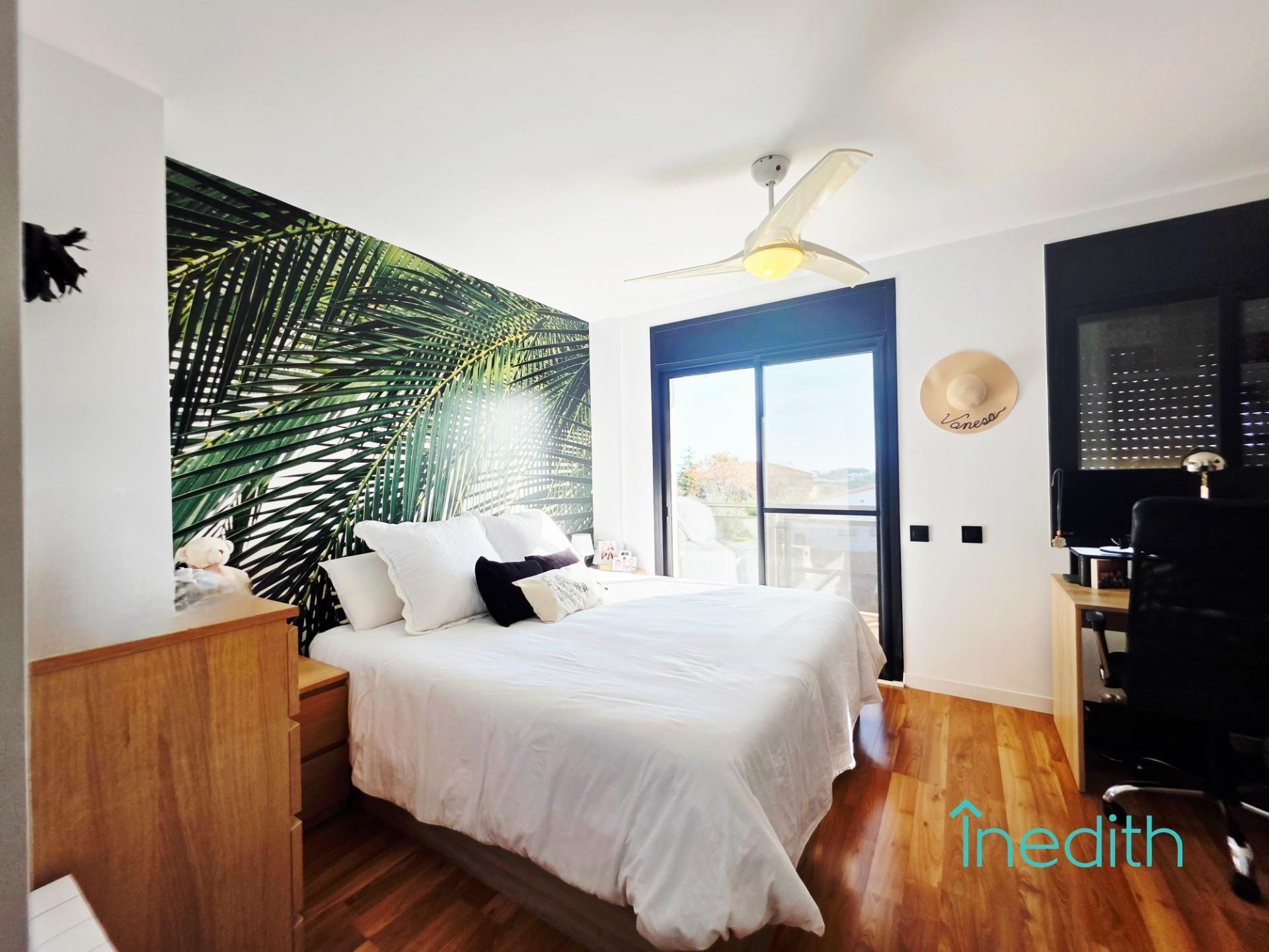 Bedroom of Single-family semi-detached for sale in Vilanova i la Geltrú  with Heating, Private garden and Parquet flooring