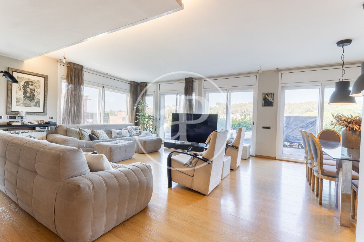 Sala d'estar de Casa adosada en venda en Sant Cugat del Vallès amb Aire condicionat, Calefacció i Jardí privat