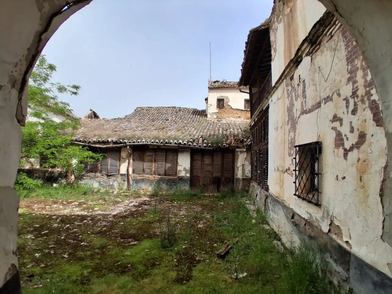 Vista exterior de Edifici en venda en Polán