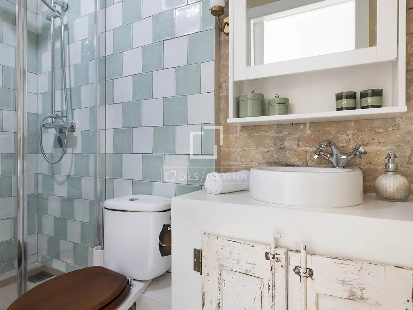 Badezimmer von Dachboden zum Verkauf in Barcelona mit Klimaanlage, Heizung und Parkett
