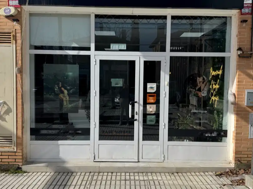 Locale commerciale in cessione a Avenida de Isabel de Farnesio 20