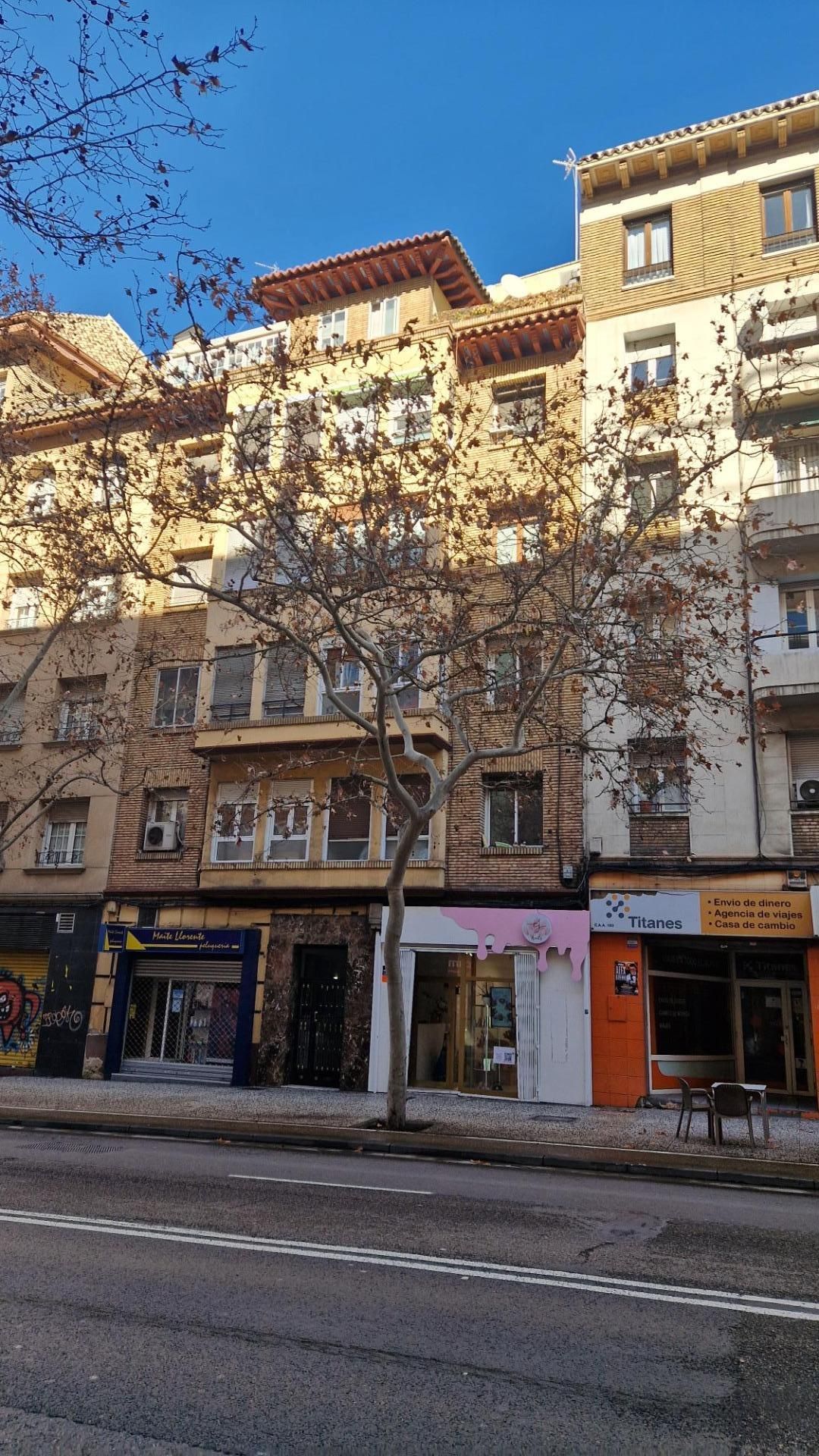 Vista exterior de Local en venda en  Zaragoza Capital
