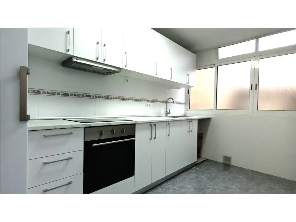 Flat for sale in Calle Vint-I-U