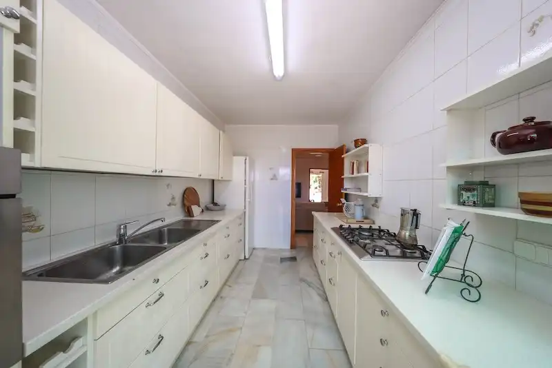 Cuina de Casa o xalet en venda en Guaro amb Jardí privat i Piscina