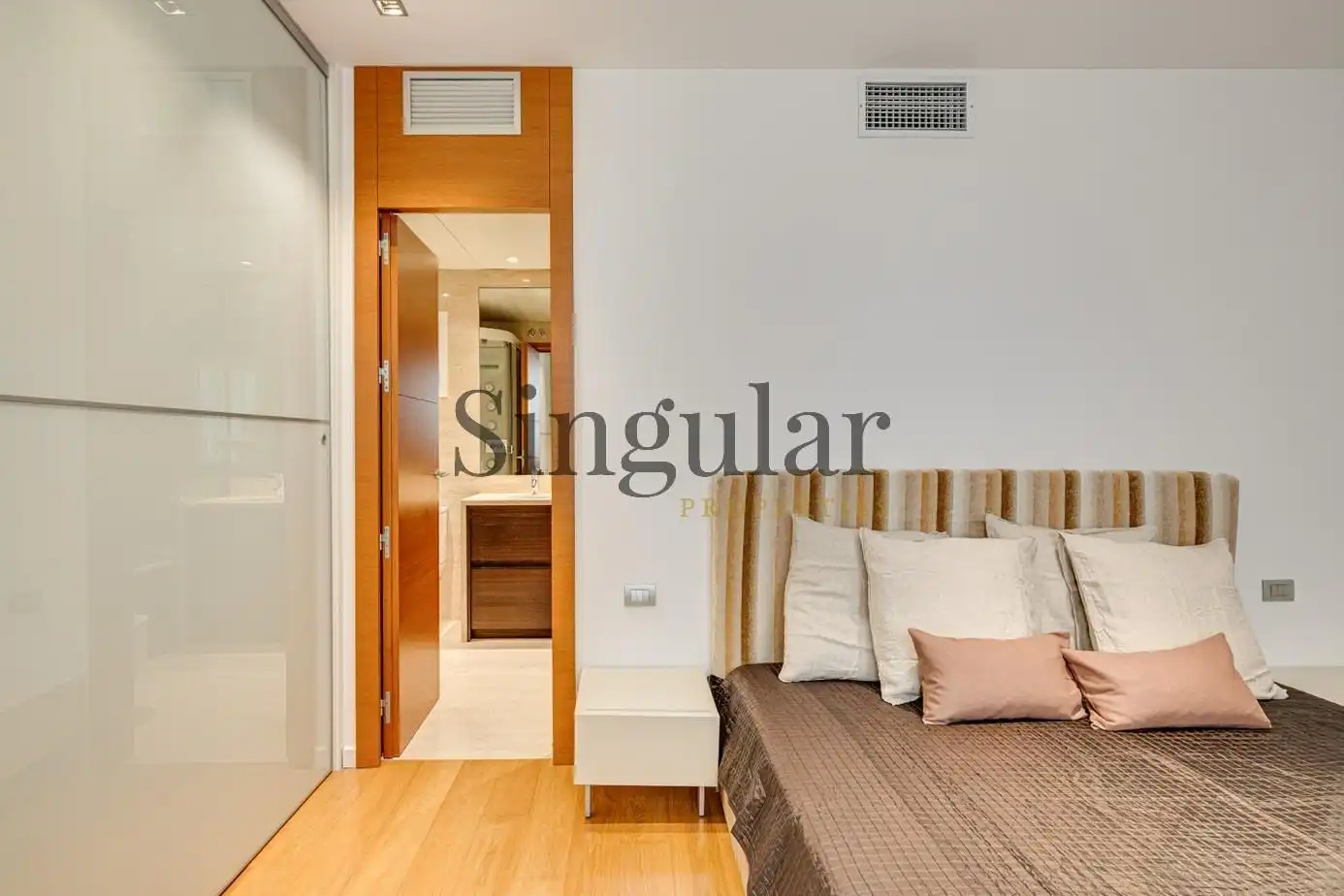 Habitación de Ático en venta en Barcelona con Calefacción, Parquet y Terraza