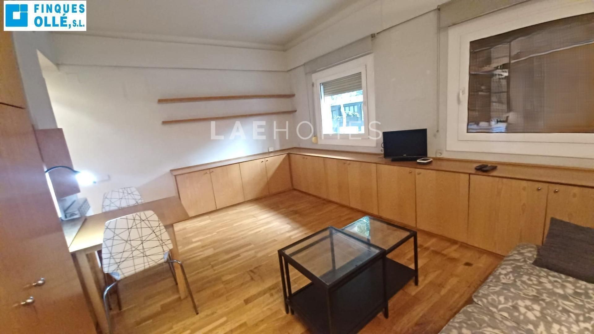Exterior view of Planta baja for sale in  Barcelona Capital  with Heating and Parquet flooring