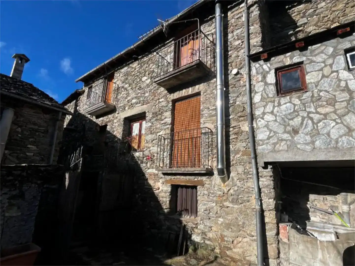 Vista exterior de Pis en venda en Queralbs amb Balcó