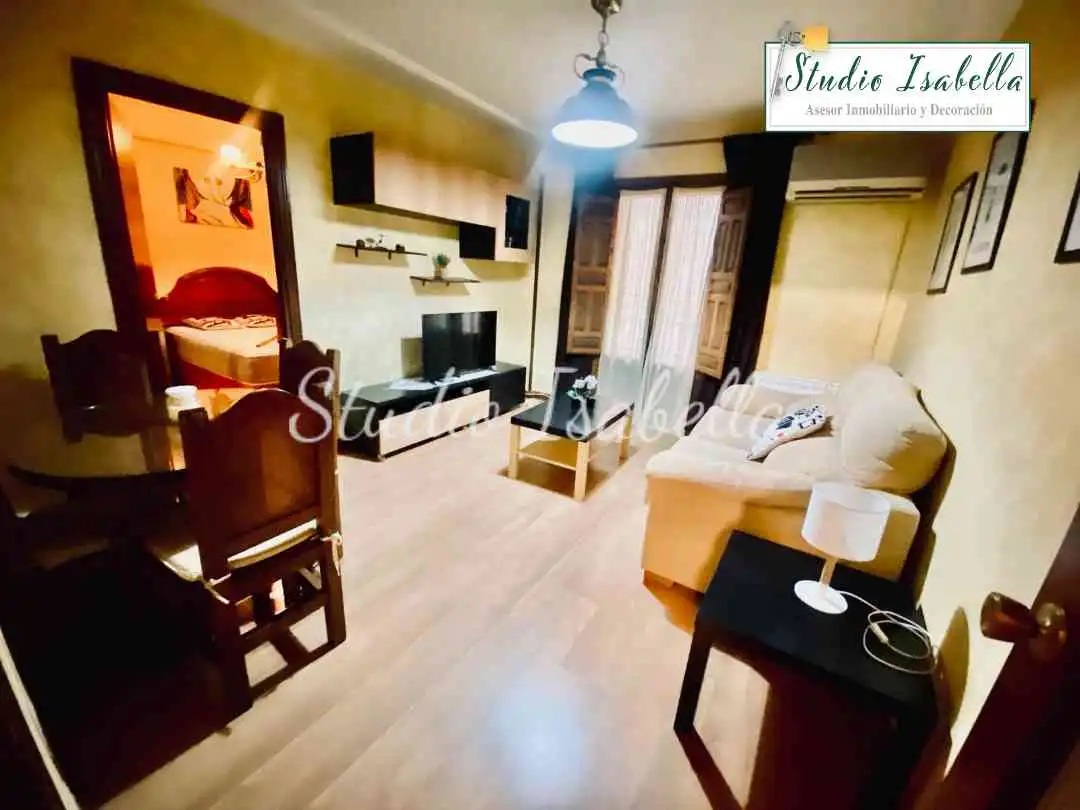 Flat for rent in Cuesta Santa Leocadia, Casco Histórico
