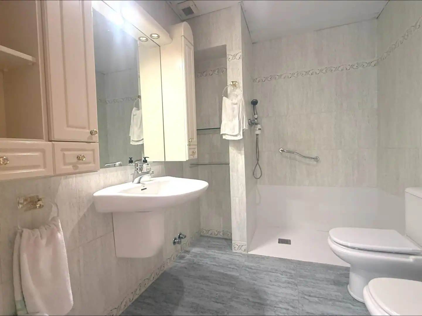 Bathroom of Houses for sale in Sabadell  with Air Conditioner, Heating and Private garden