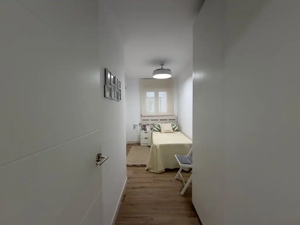 Dormitori de Apartament en venda en Torrevieja amb Aire condicionat, Jardí privat i Piscina