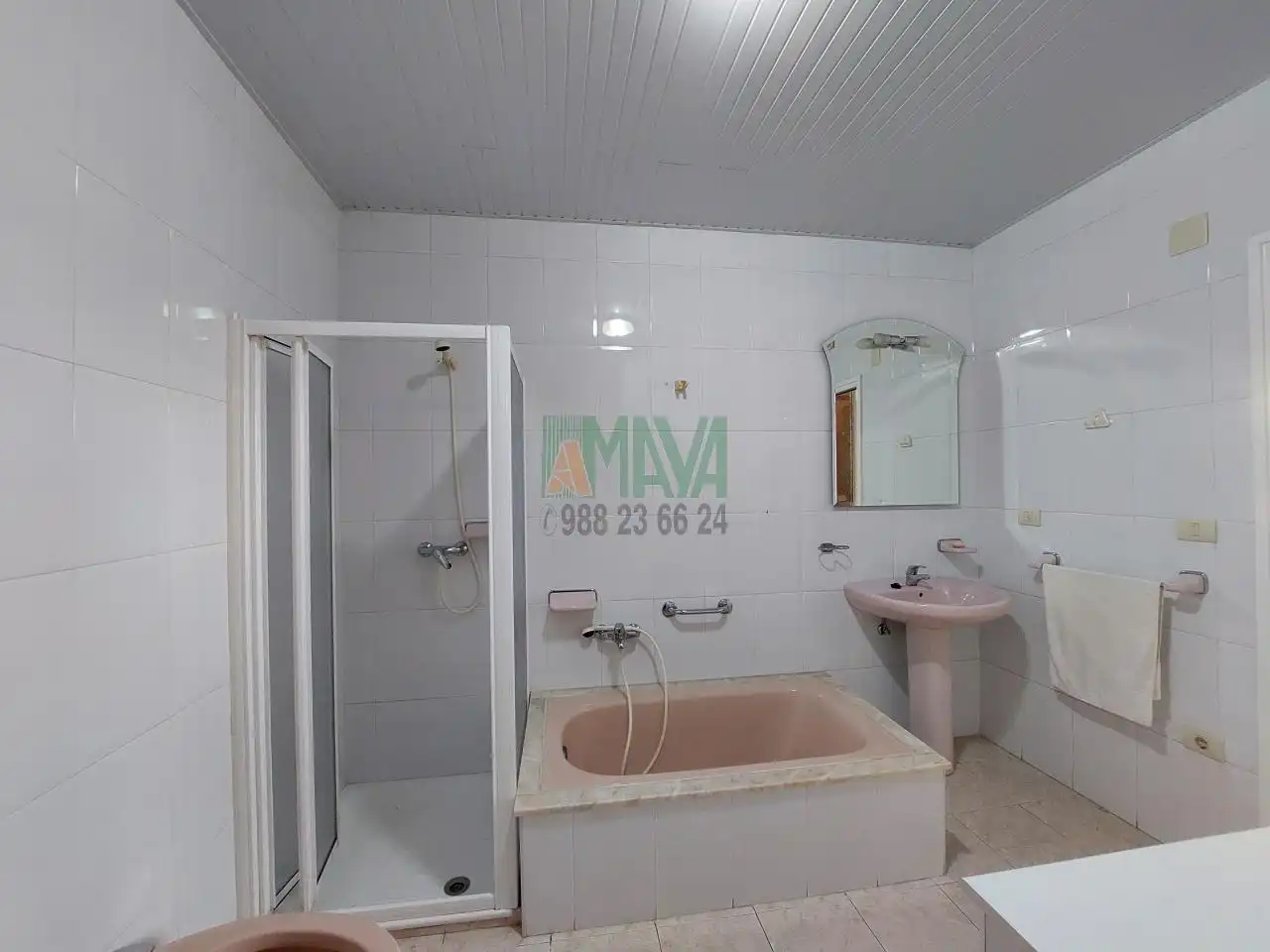 Baño de Casa o chalet en venta en Ribadavia con Calefacción, Jardín privado y Terraza